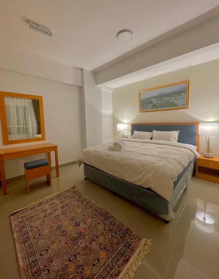 Ferienwohnung Alhamra Horizons Al Ḩamrāʼ Exterior foto