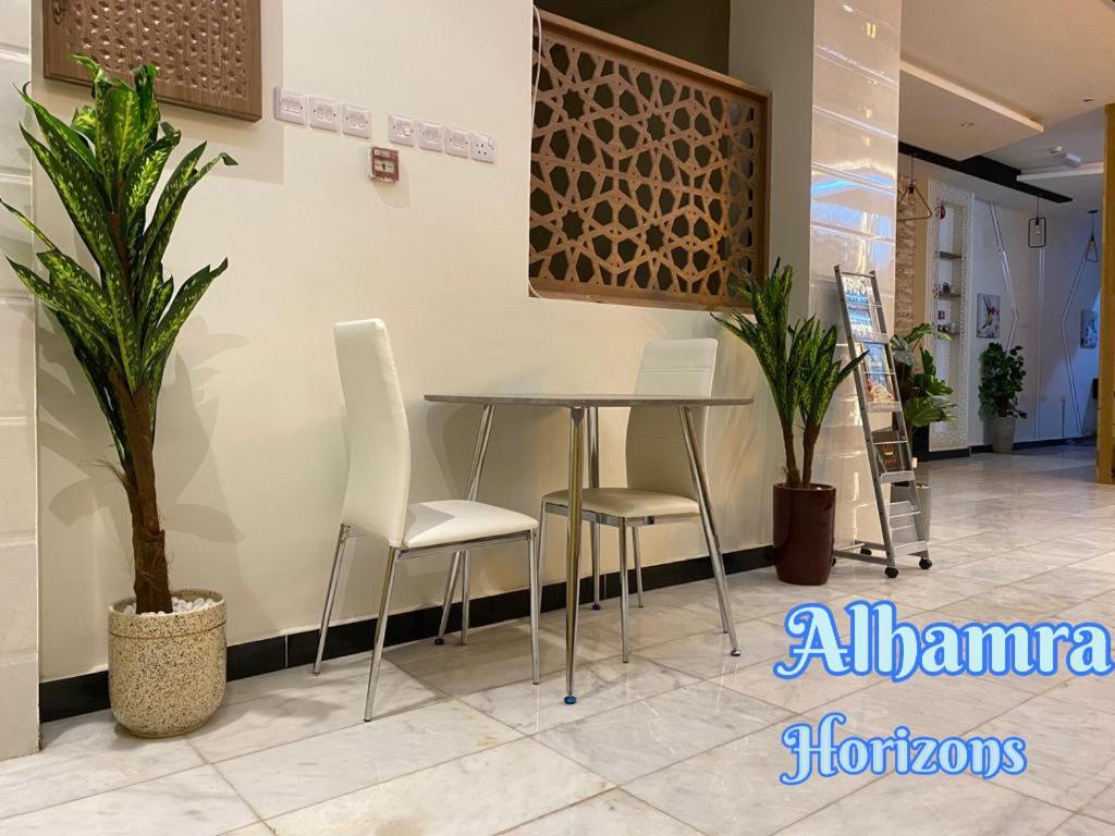 Ferienwohnung Alhamra Horizons Al Ḩamrāʼ Exterior foto