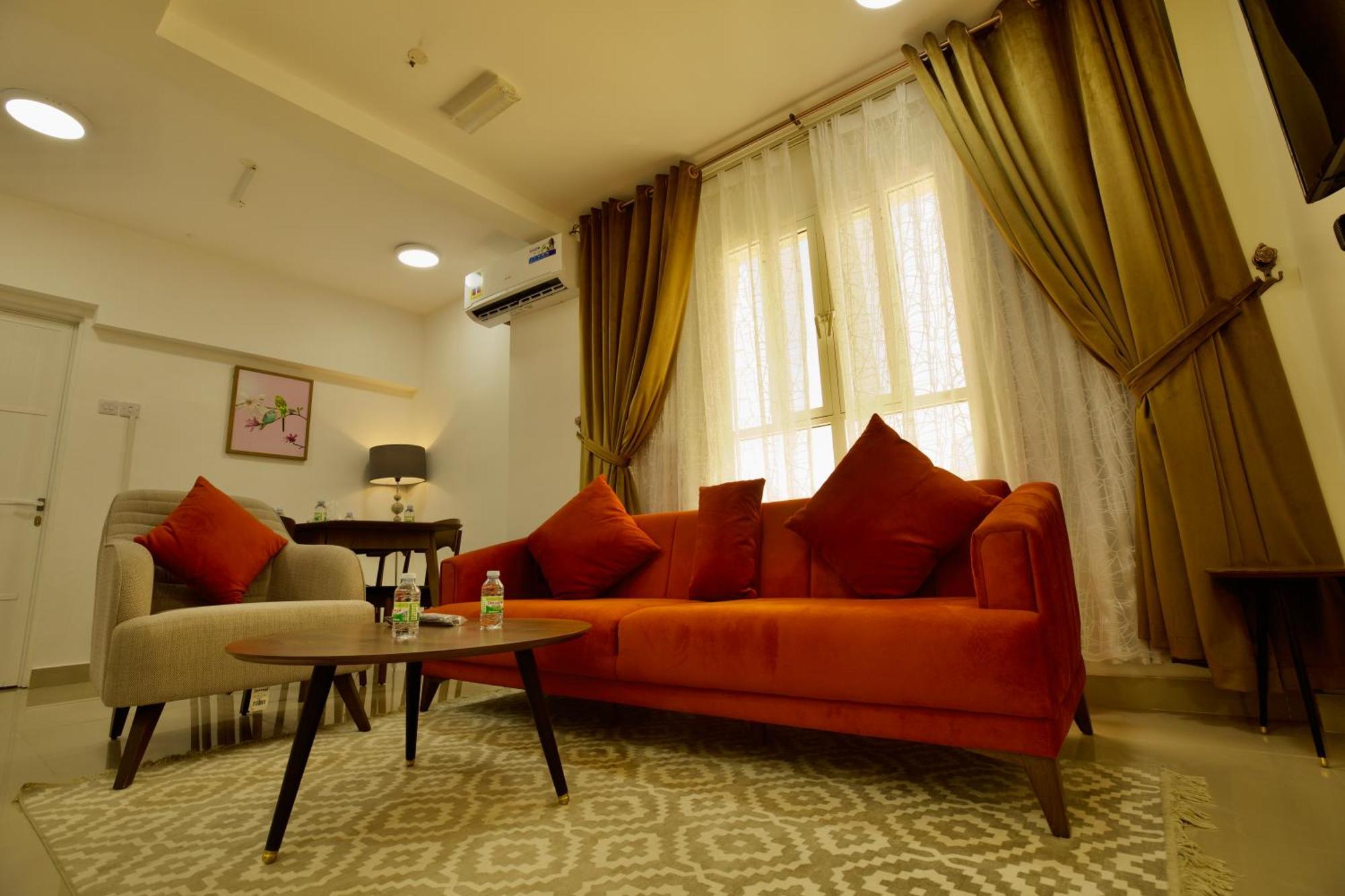Ferienwohnung Alhamra Horizons Al Ḩamrāʼ Exterior foto