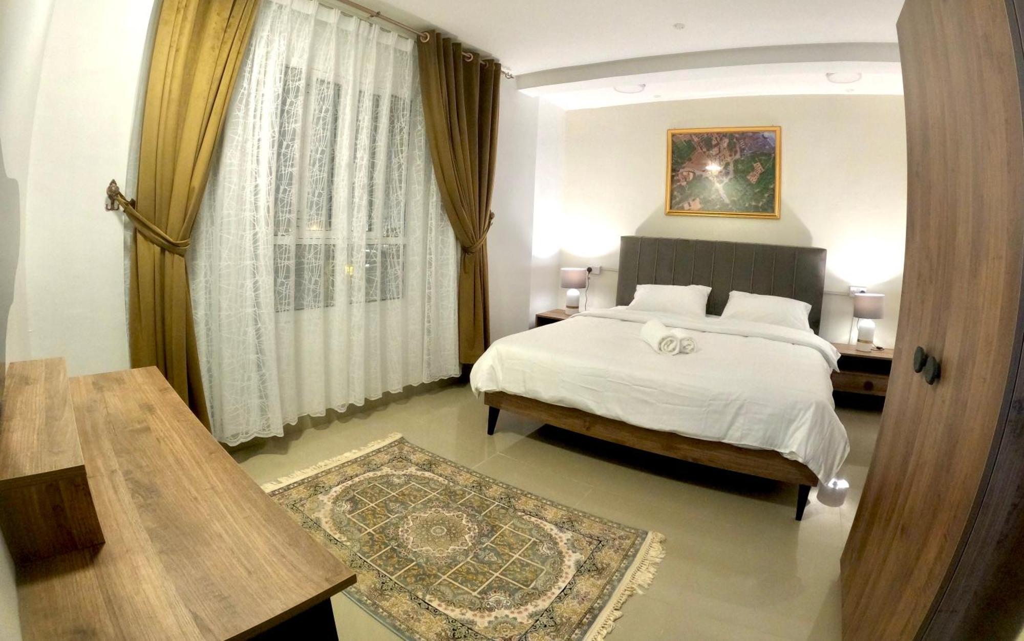 Ferienwohnung Alhamra Horizons Al Ḩamrāʼ Exterior foto
