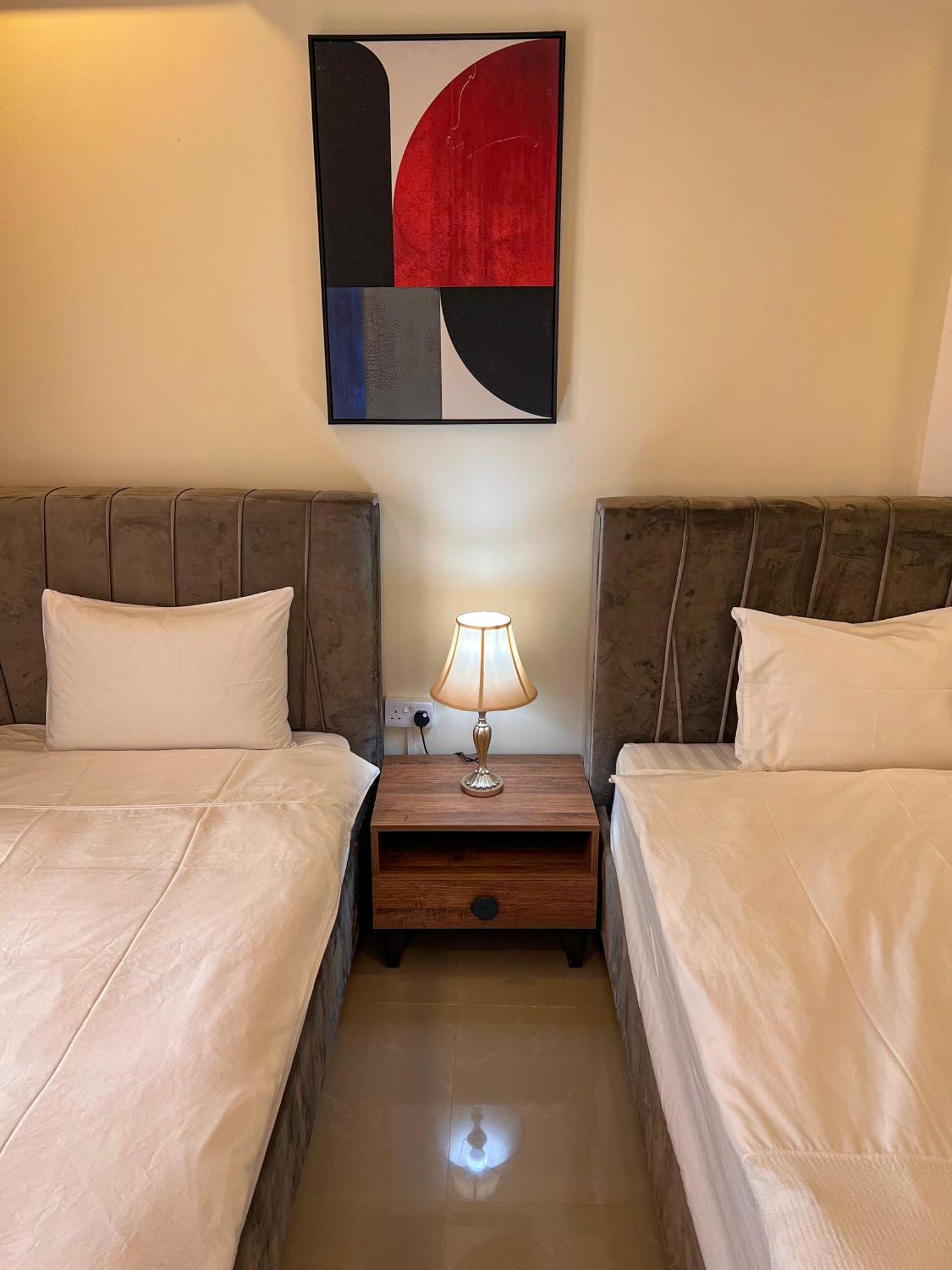 Ferienwohnung Alhamra Horizons Al Ḩamrāʼ Exterior foto
