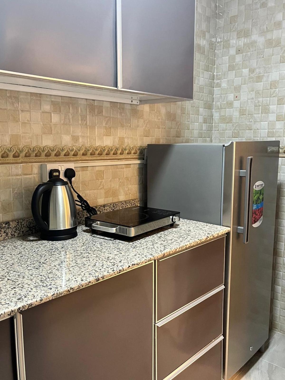 Ferienwohnung Alhamra Horizons Al Ḩamrāʼ Exterior foto