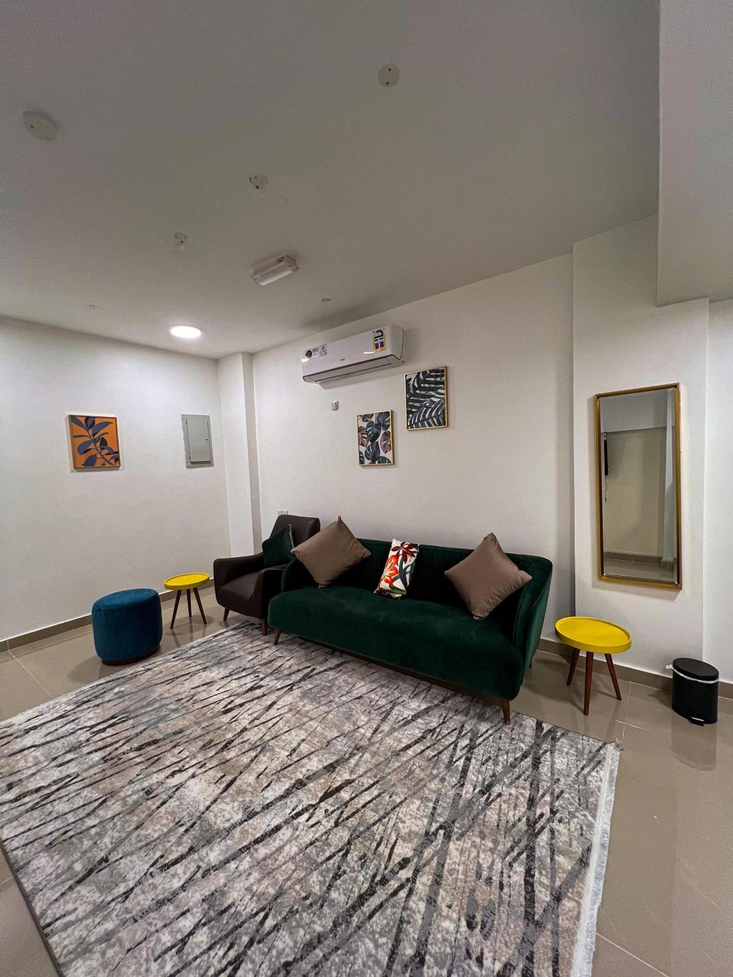 Ferienwohnung Alhamra Horizons Al Ḩamrāʼ Exterior foto