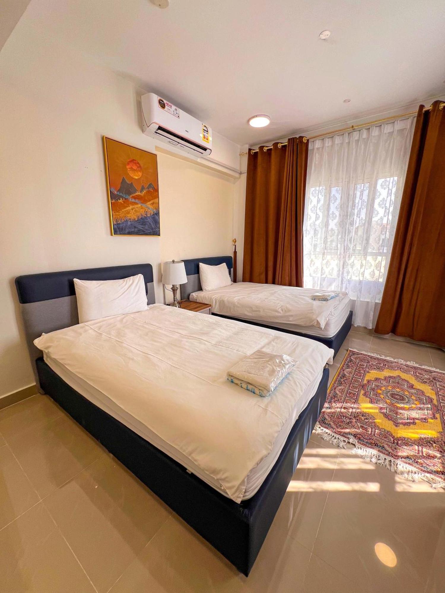Ferienwohnung Alhamra Horizons Al Ḩamrāʼ Exterior foto