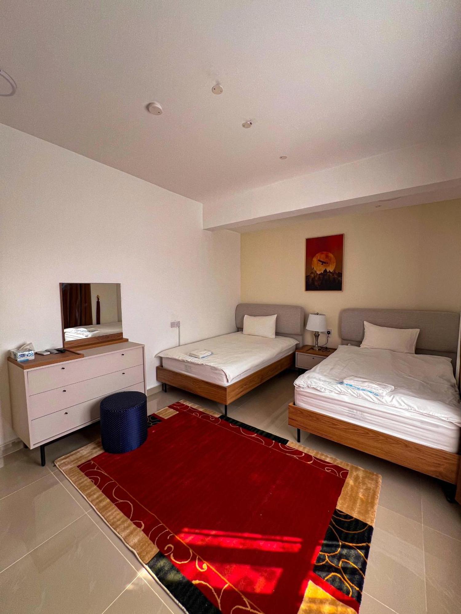 Ferienwohnung Alhamra Horizons Al Ḩamrāʼ Exterior foto